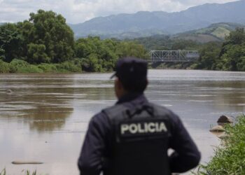 El Salvador desmantela red de tráfico de migrantes a EEUU