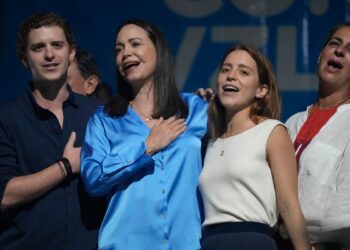 Recuerdan primaria opositora. FMI prevé crecimiento de 3 %. Y más.