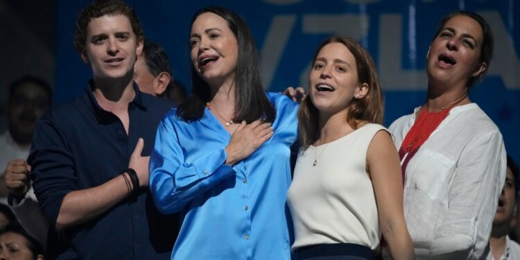 Recuerdan primaria opositora. FMI prevé crecimiento de 3 %. Y más.