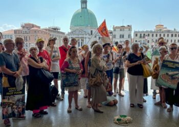 Venecia extiende impuesto para turistas hasta 2025 y duplica la tarifa a 10 euros