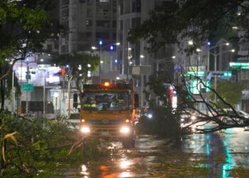 Tifón Krathon toca tierra en Taiwán con fuertes vientos y lluvias torrenciales