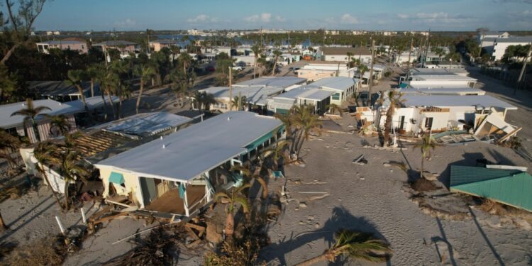 EEUU asigna casi 2.000 millones de dólares para recuperación de huracanes Helene y Milton