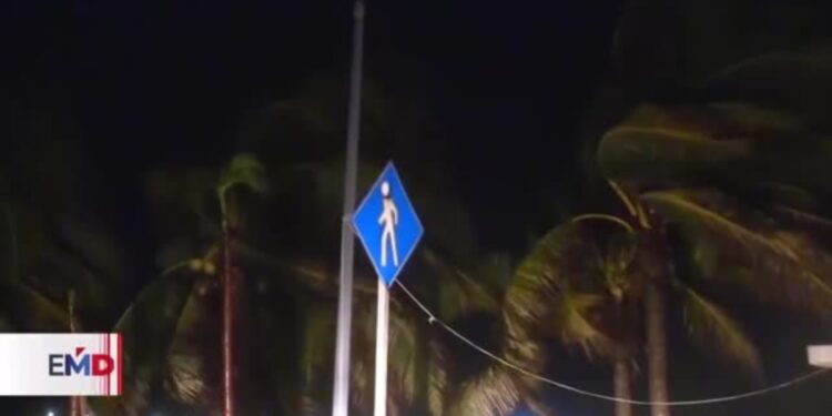 Huracán Milton causa fuertes lluvias en las costas de Yucatán, México