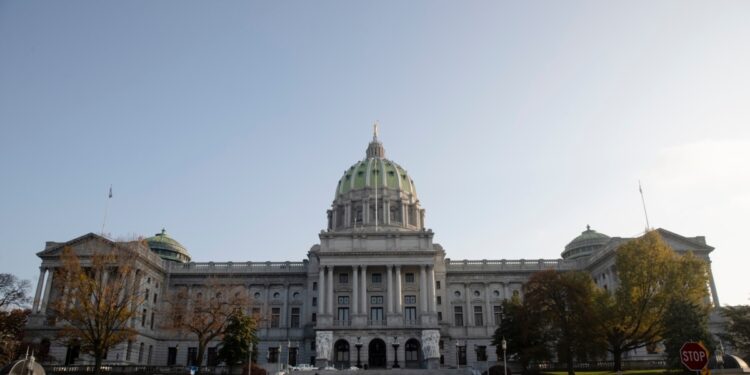 Harris y Trump visitan de nuevo Pensilvania, estado clave en las elecciones de EEUU