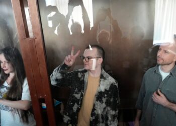 Van a juicio 4 periodistas rusos acusados de trabajar para un grupo de Navalny