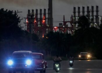 Los cubanos recuperan cierta normalidad tras apagón masivo, pero la crisis persiste