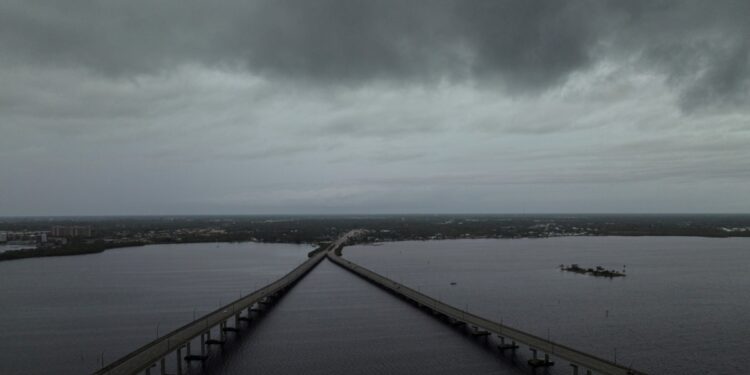 La fuerza y el tamaño de Milton amenaza a la Florida, más de 5 millones
están bajo órdenes de evacuación