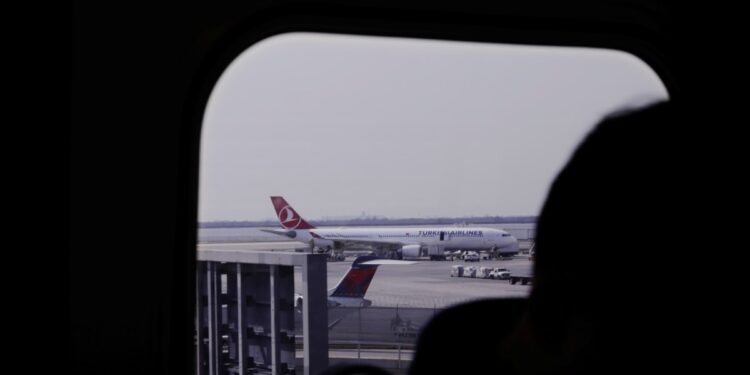 Avión de Turkish Airlines aterriza de emergencia en Nueva York luego que piloto muere en vuelo
