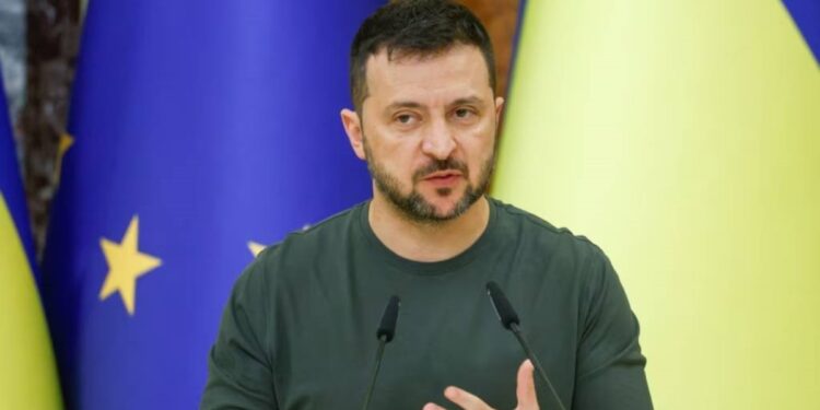 ¿Cuáles son las narrativas falsas que retratan a Zelenskyy como “supervillano”?