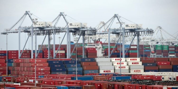 Más de 45 mil trabajadores de los puertos marítimos de la Costa Este del país volvieron a la normalidad luego de la suspensión de la huelga