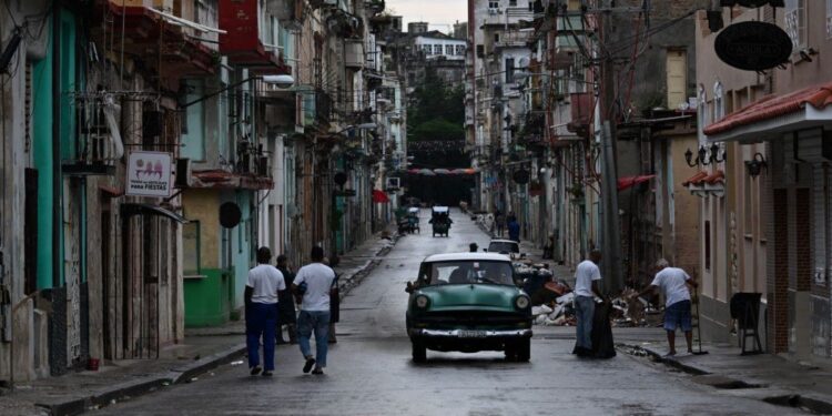 Cubanos se preguntan cuándo les tocará el próximo apagón, la crisis persiste