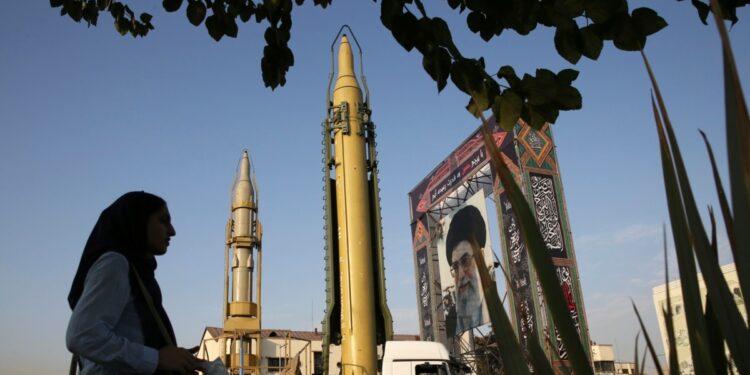 Un ataque israelí probablemente alcanzó una importante base de misiles de la Guardia Revolucionaria de Irán
