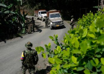 Colombia extiende cese al fuego con disidentes de las FARC que continúan en la mesa de diálogo