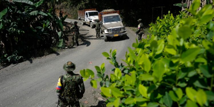 Colombia extiende cese al fuego con disidentes de las FARC que continúan en la mesa de diálogo