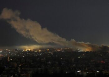 Explosiones se escuchan en Irán y Siria; Israel dice que está atacando