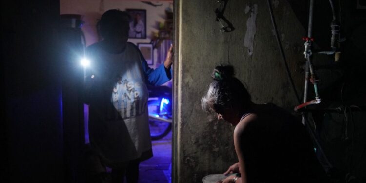 Al menos 10 millones de cubanos padecen los embates del mega apagón nacional