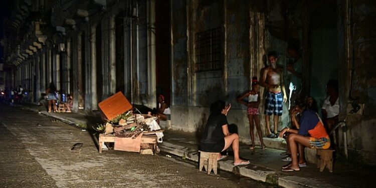 el país continúa paralizado, no hay fecha para restablecer electricidad