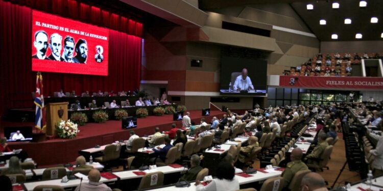 Por errores en su desempeño régimen de Cuba destituye al Vice Primer Ministro