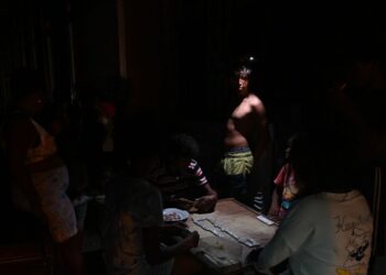 Díaz Canel amenaza con reprimir a cubanos que protestan contra el mega apagón