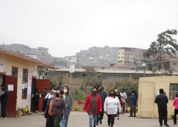 Perú suspende las clases presenciales en el segundo día de una huelga del transporte