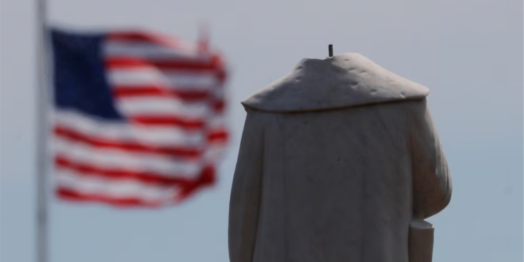 ¿Por qué la figura de Cristobal Colón se volvió controversial en EEUU y Latinoamérica?