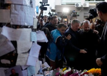 Padre de Liam Payne continúa con los trámites para repatriar el cuerpo de su hijo desde Argentina