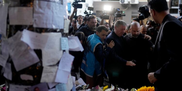 Padre de Liam Payne continúa con los trámites para repatriar el cuerpo de su hijo desde Argentina