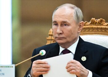 Putin y presidente iraní discuten situación en Oriente Medio al margen de foro internacional