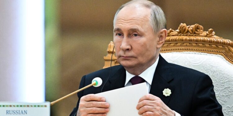 Putin y presidente iraní discuten situación en Oriente Medio al margen de foro internacional