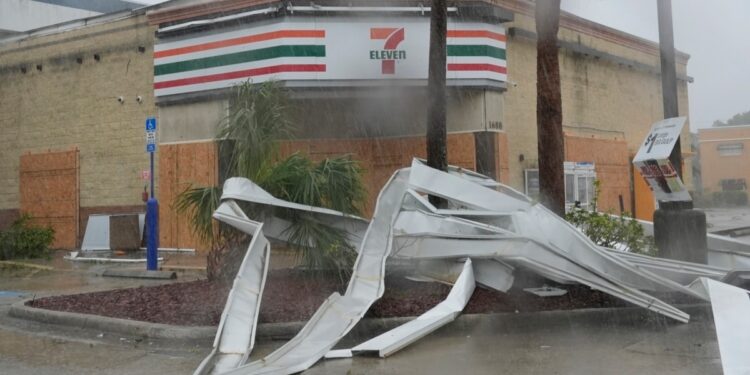 Florida enfrentó nuevamente un poderoso huracán que golpeó áreas ya afectadas por el huracán Helene