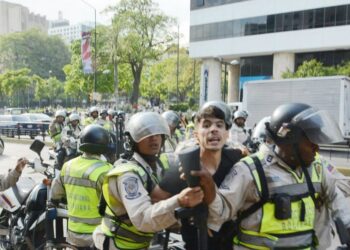 aumentan a 70 adolescentes presos por supuesta conspiración