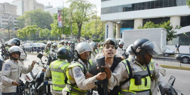 aumentan a 70 adolescentes presos por supuesta conspiración