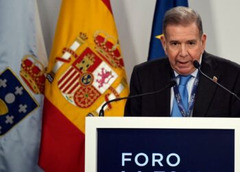 González asegura que su exilio es temporal y pide mayor presión internacional sobre Venezuela