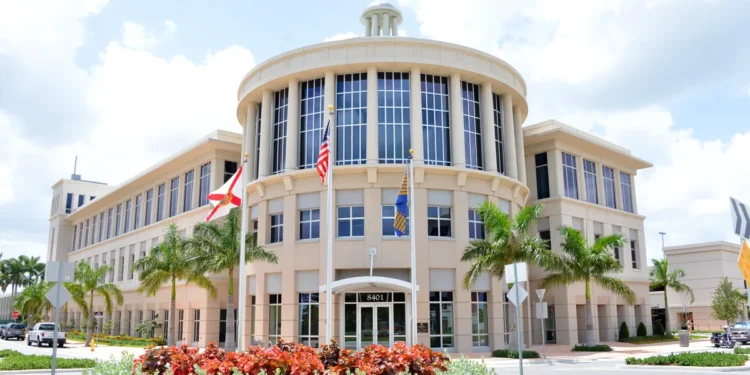 ¿Doble discurso en el DORAL?, alcaldesa Christy Fraga se declara antichavista, mientras contrata al socialista Carlos Fung, cineasta que elogiaba públicamente a Chávez