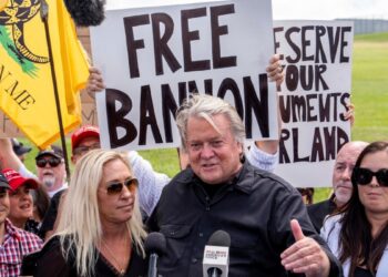 Steve Bannon, viejo aliado de Trump, queda libre tras 4 meses en prisión por desacato al Congreso