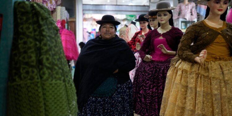 estudio revela percepción de declive en las finanzas personales de los bolivianos