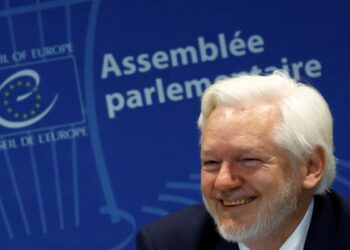 Julian Assange dice que se declaró «culpable de periodismo» para recuperar la libertad