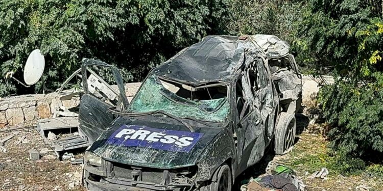 Mueren tres periodistas en un ataque israelí en el sur de Líbano, según varios medios