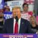 El expresidente y candidato republicano Donald Trump reiteró su intención de imponer altos aranceles a los vehículos importados de México