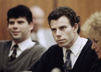 Fiscales recomendarán revisar sentencia de los hermanos Menéndez por asesinato de sus padres en 1989