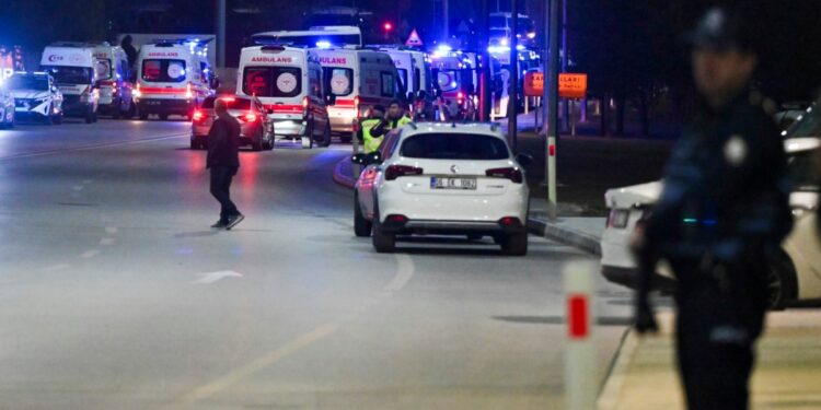 Ataque contra compañía de defensa en Turquía deja 4 muertos