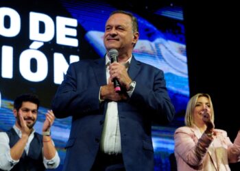 Elección presidencial de Uruguay se encaminan segunda vuelta; reforma de pensiones rechazada