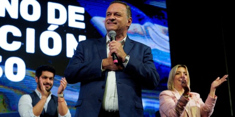 Elección presidencial de Uruguay se encaminan segunda vuelta; reforma de pensiones rechazada