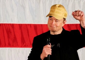 Regalo de 1 millón de dólares de Elon Musk pone a prueba los límites de la ley electoral de EEUU