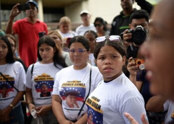 A gritos desde sus calabozos, adolescentes apresados por protestar en Venezuela denuncian golpizas