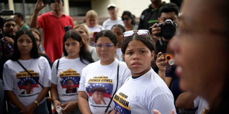A gritos desde sus calabozos, adolescentes apresados por protestar en Venezuela denuncian golpizas