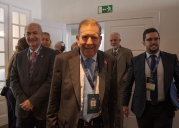 Edmundo González Urrutia confirma su retorno a Venezuela para toma de posesión