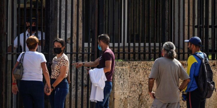 Administración Biden-Harris no renueva el parole humanitario, pero lo mantiene vigente para nuevos migrantes