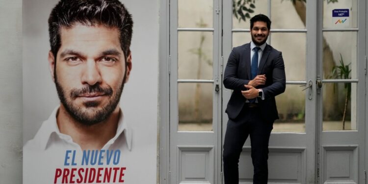 La «nueva política» de Uruguay lleva el rostro de Andrés Ojeda, el candidato que quiere enamorar