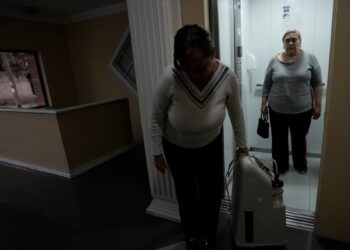 Pacientes con cáncer y enfermedades crónicas en riesgo por cortes de luz en Ecuador